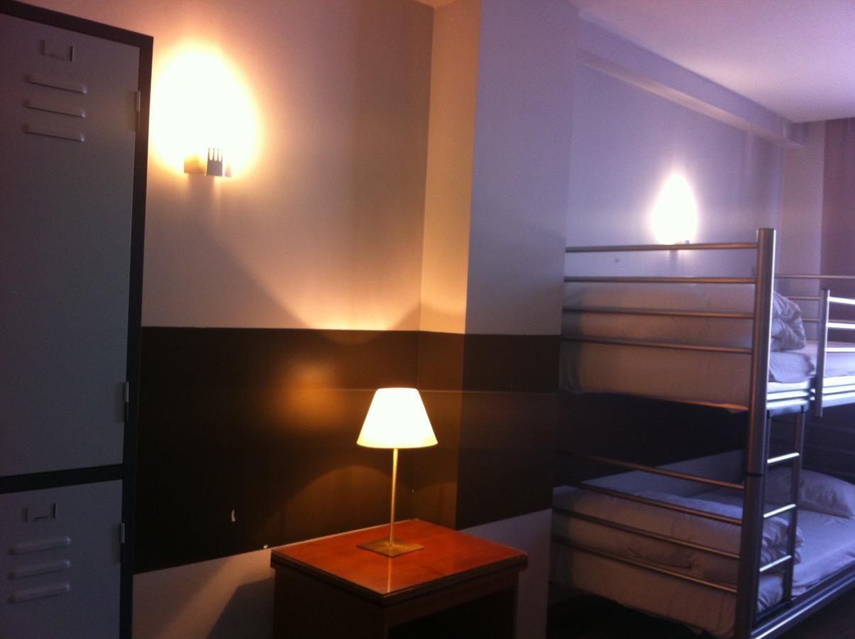 Es Hostel Midi Saint-Gilles Exteriör bild